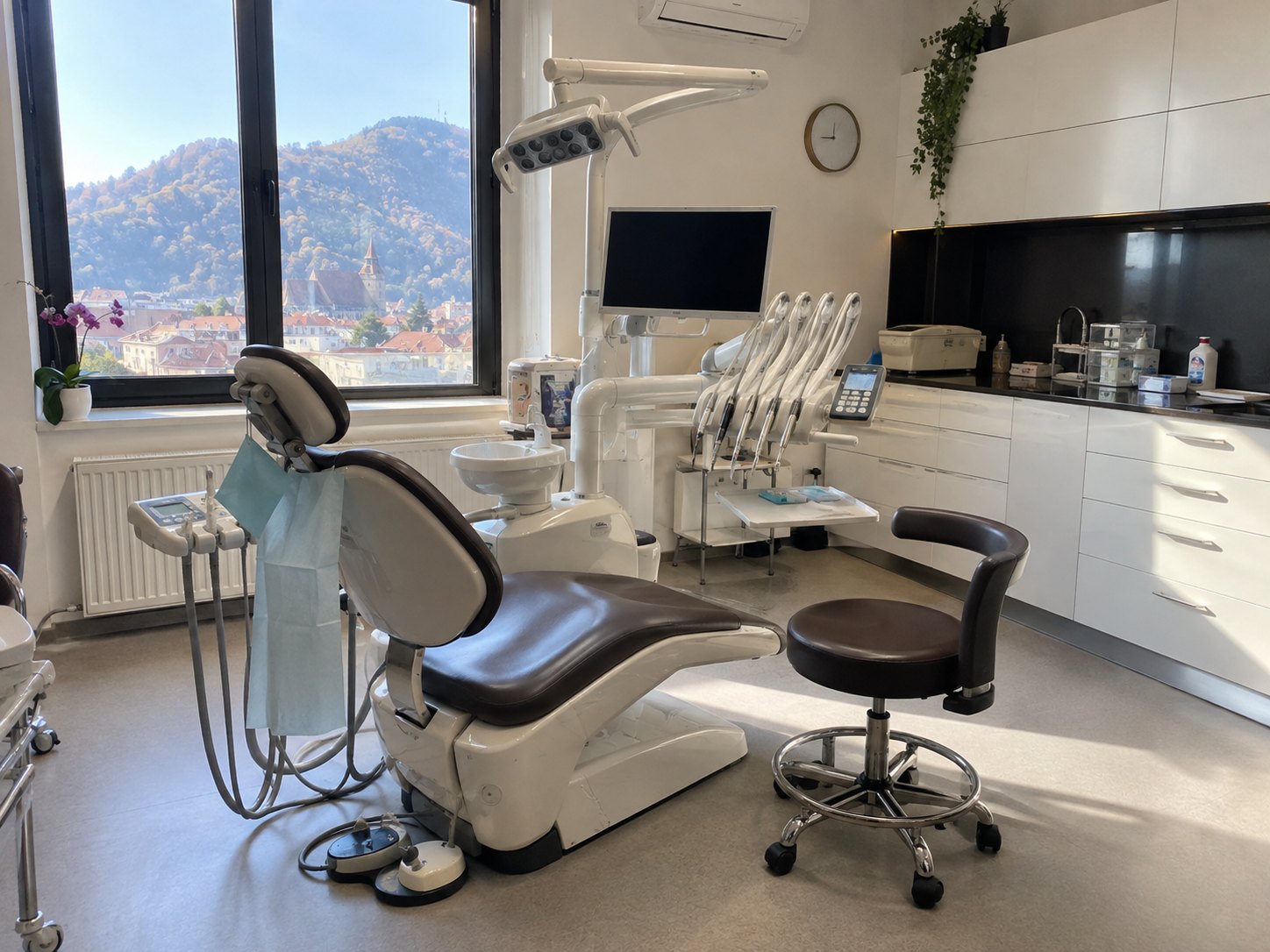 Cabinet stomatologic Brasov, scaun dentar si echipament modern